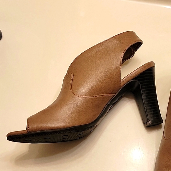 LIKE NEW*** Life Stride Ciara Heels Size 8 1/2 - Picture 3 of 7